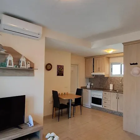 Friendly * San Miguel de Abona