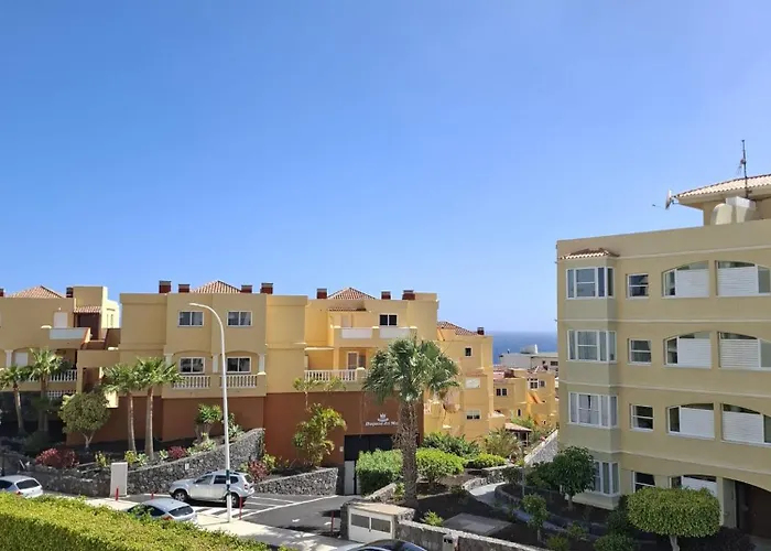 Friendly * San Miguel de Abona